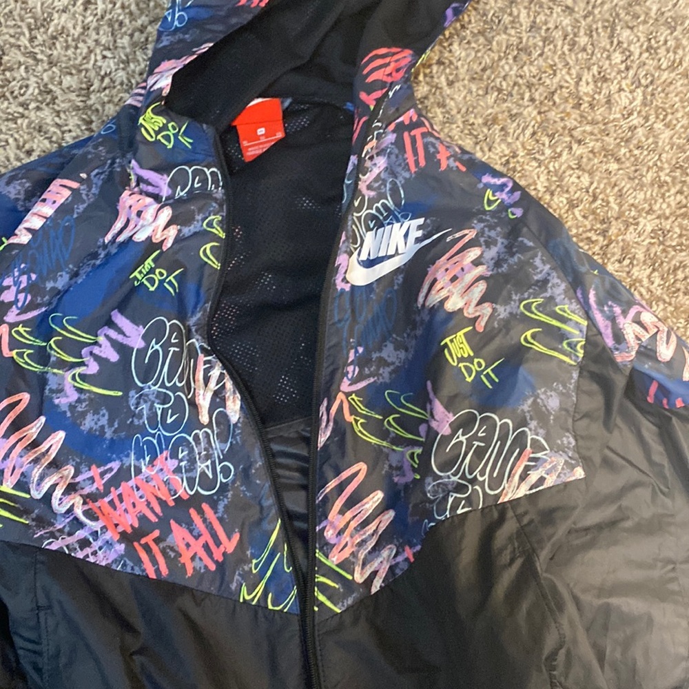 Nike graffiti windbreaker *LIMITED EDITION*